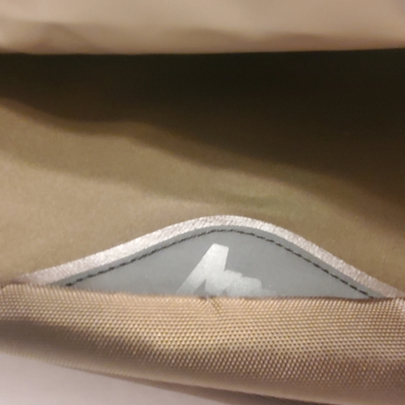 Gregory Messenger Style Courier Bag 15" X 10" Shoulder Strap Water Resistant - Picture 9 of 9